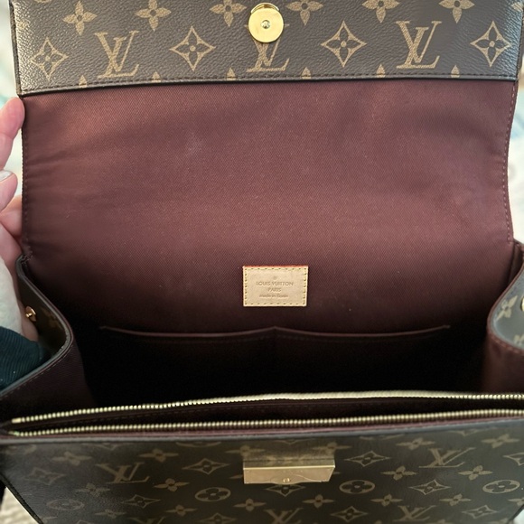 Louis Vuitton Cluny BB with removable leather shoulder strap - Picture 2 of 8
